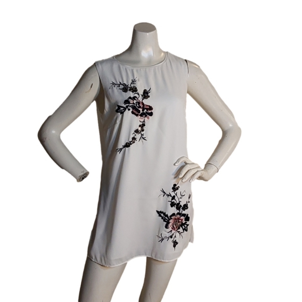 WHITE HOUSE & BLACK‎ MARKET SLEEVELESS EMBROIDERED TUNIC SIZE 4